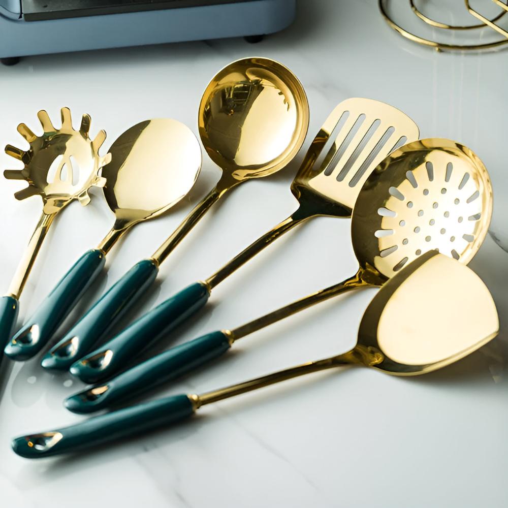 Ustensiles de cuisine en acier inoxydable dorés