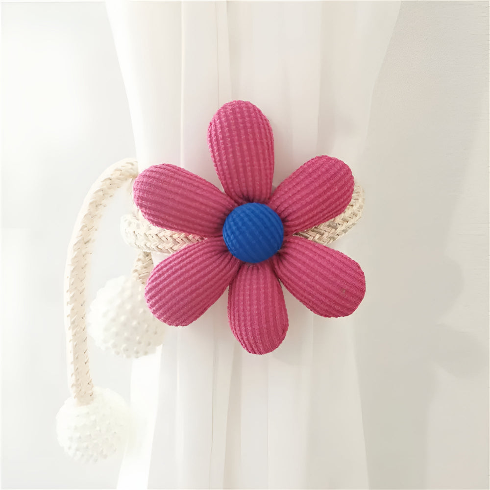 Raffhalter mit gestickter Blüte und Perle