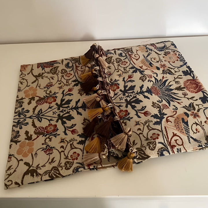 Jacquard-Tischläufer mit Blumen- und Vogelmotiv und Quasten