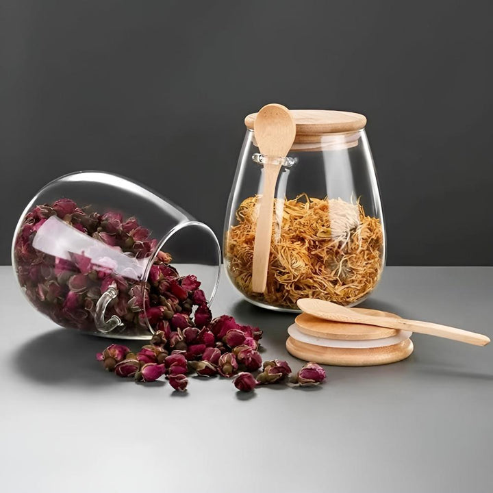 Vorratsglas mit Holzdeckel und Löffel