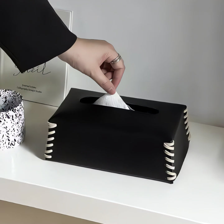 Taschentuchbox aus Kunstleder mit Ziernähten