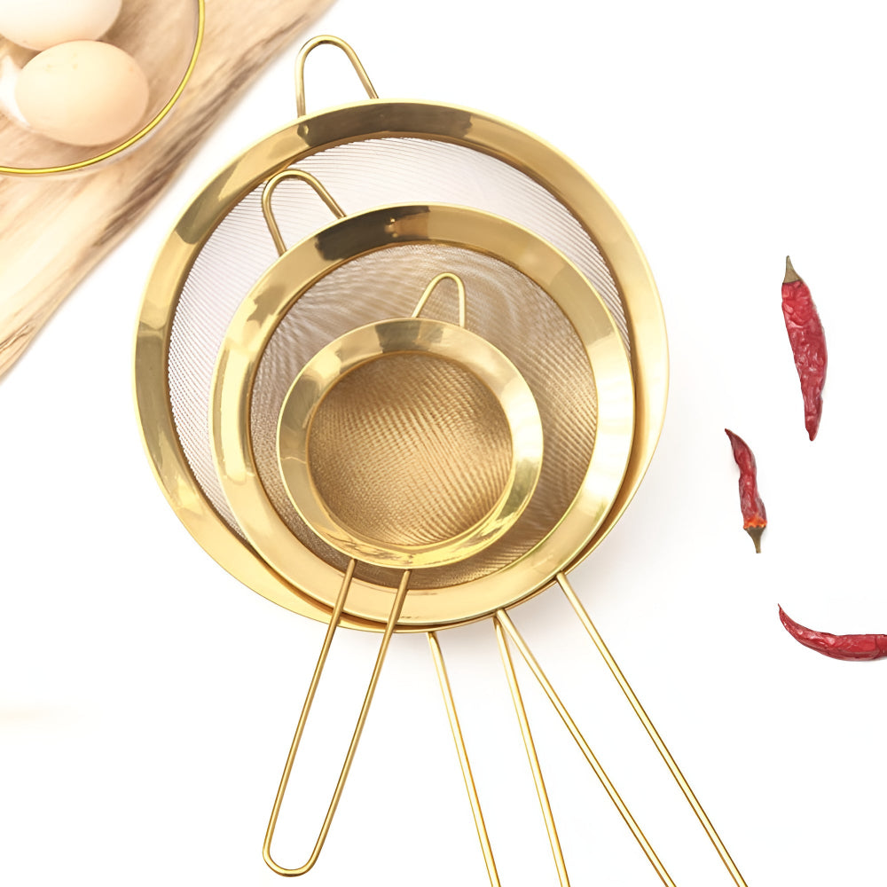 Feinsieb aus Eisen mit goldener Oberfläche