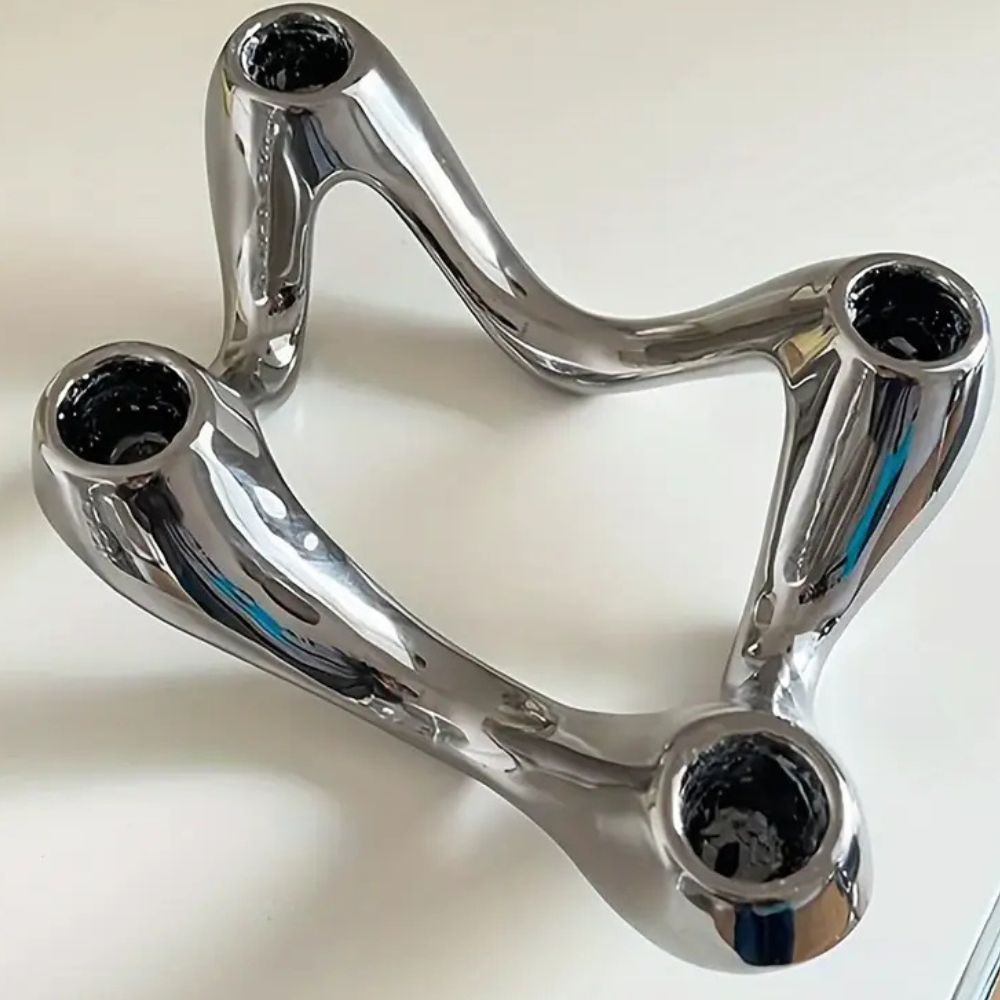 Kerzenhalter mit Wellenrelief