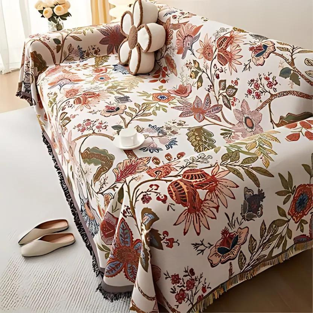 Sofaüberwurf mit Blumenmuster im Landhausstil