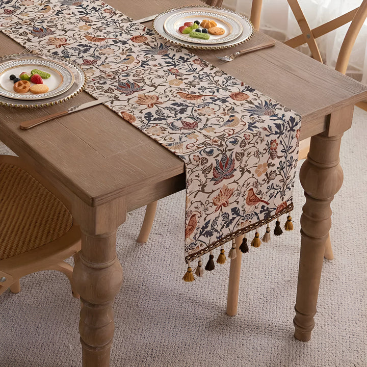Jacquard-Tischläufer mit Blumen- und Vogelmotiv und Quasten