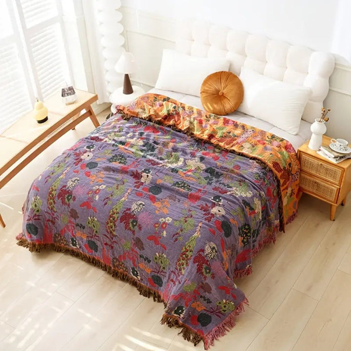 Wendbare Tagesdecke aus floralem Baumwoll-Jacquard mit Quasten