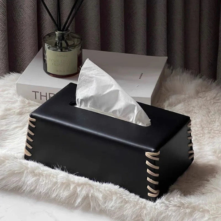 Taschentuchbox aus Kunstleder mit Ziernähten