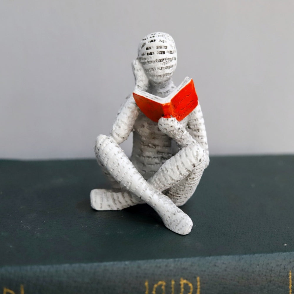 Figur lesende Frau Kunstharz