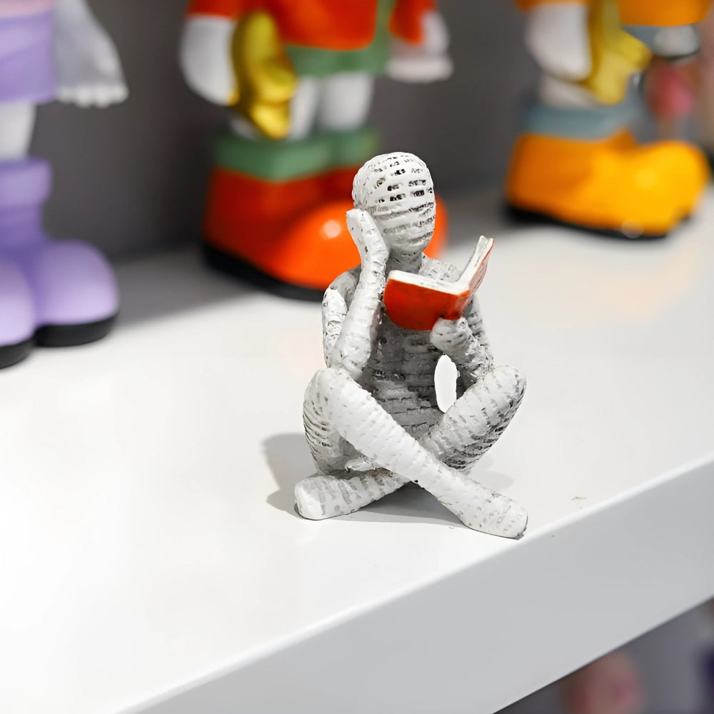 Figur lesende Frau Kunstharz