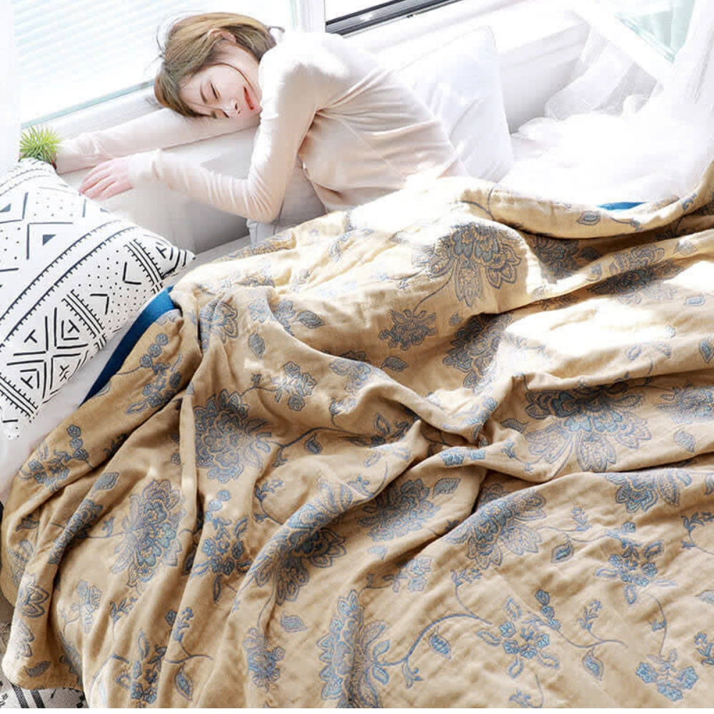 Fünflagige Baumwollmusselindecke mit floralem Jacquard