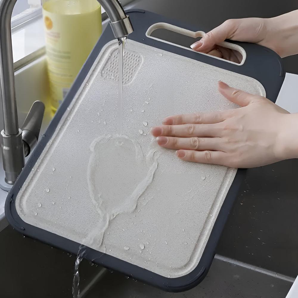 Doppelseitiges Schneidebrett aus Edelstahl