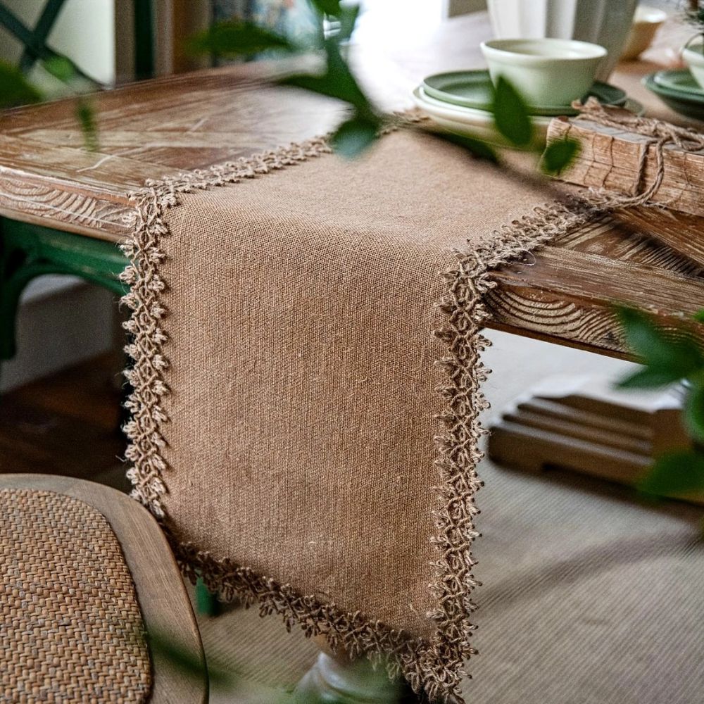 Jute-Tischläufer in schlichtem Design