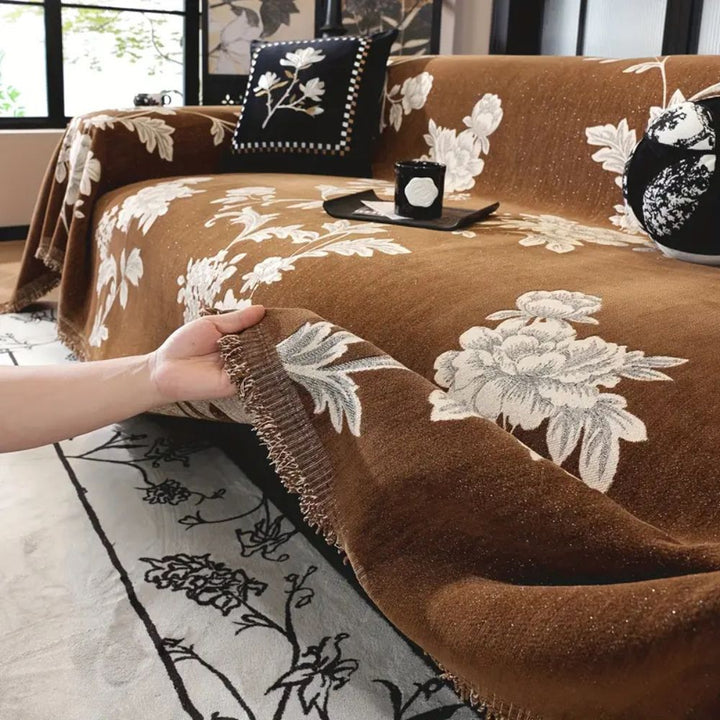 Sofaüberwurf aus Chenille mit floralem Jacquard und Quasten