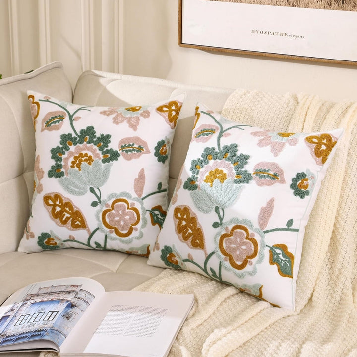 Housse de coussin brodée fleurs 45 x 45 cm