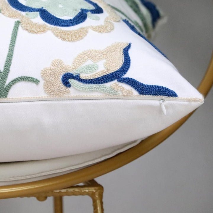 Housse de coussin brodée fleurs 45 x 45 cm