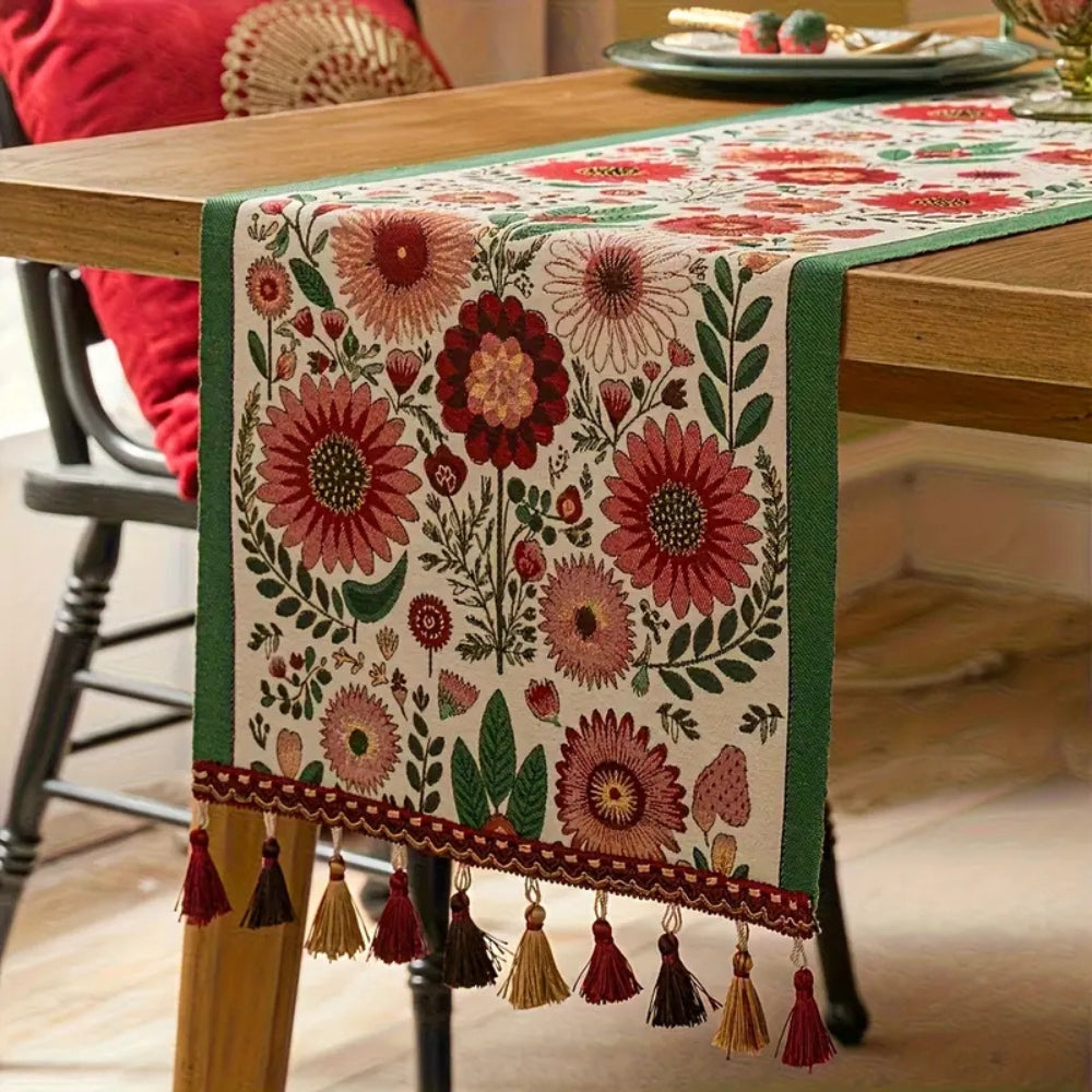 Tischläufer mit Blumenstickerei und bunten Quasten