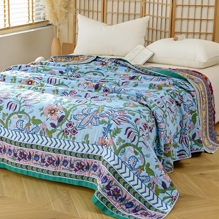 Wendbare Tagesdecke aus Baumwolle mit blau-weißem Blumen-Jacquard