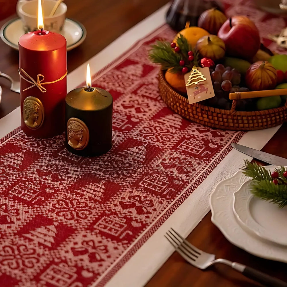 Weihnachtlicher Tischläufer mit Elchen und Quasten