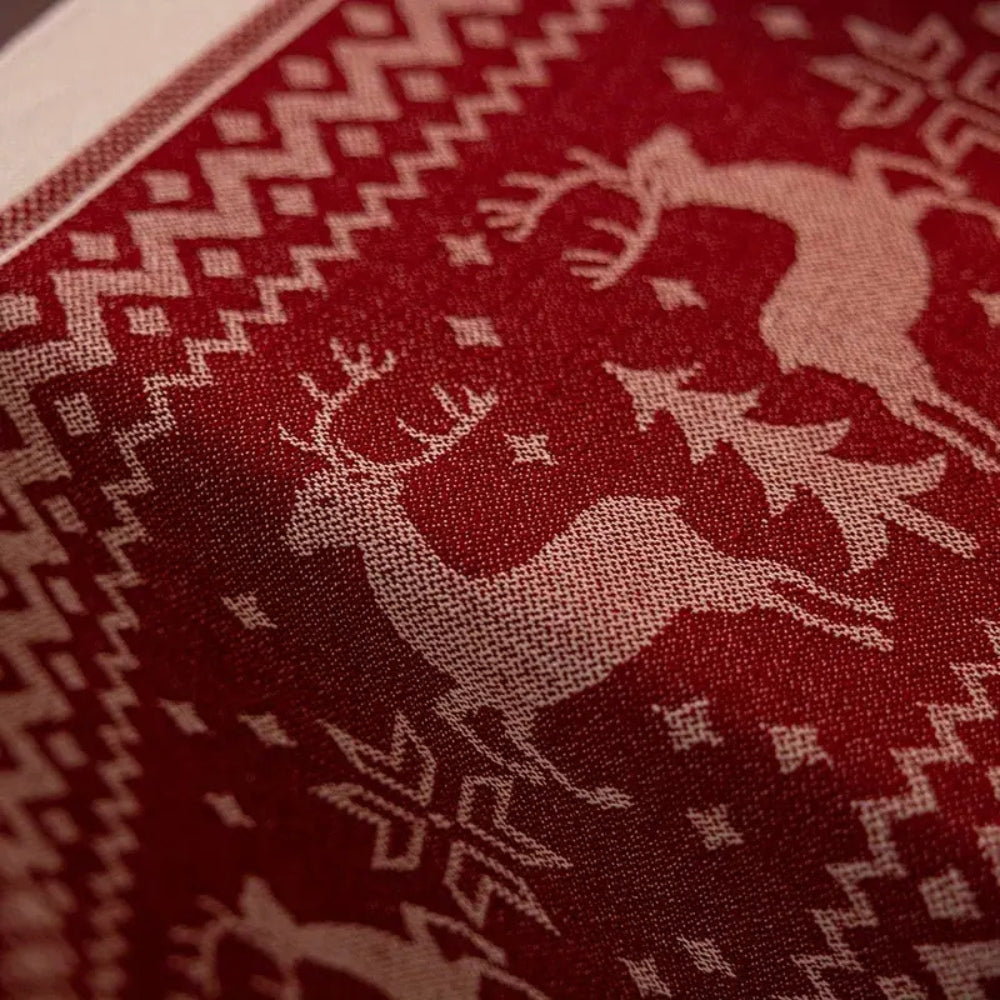 Weihnachtlicher Tischläufer mit Elchen und Quasten