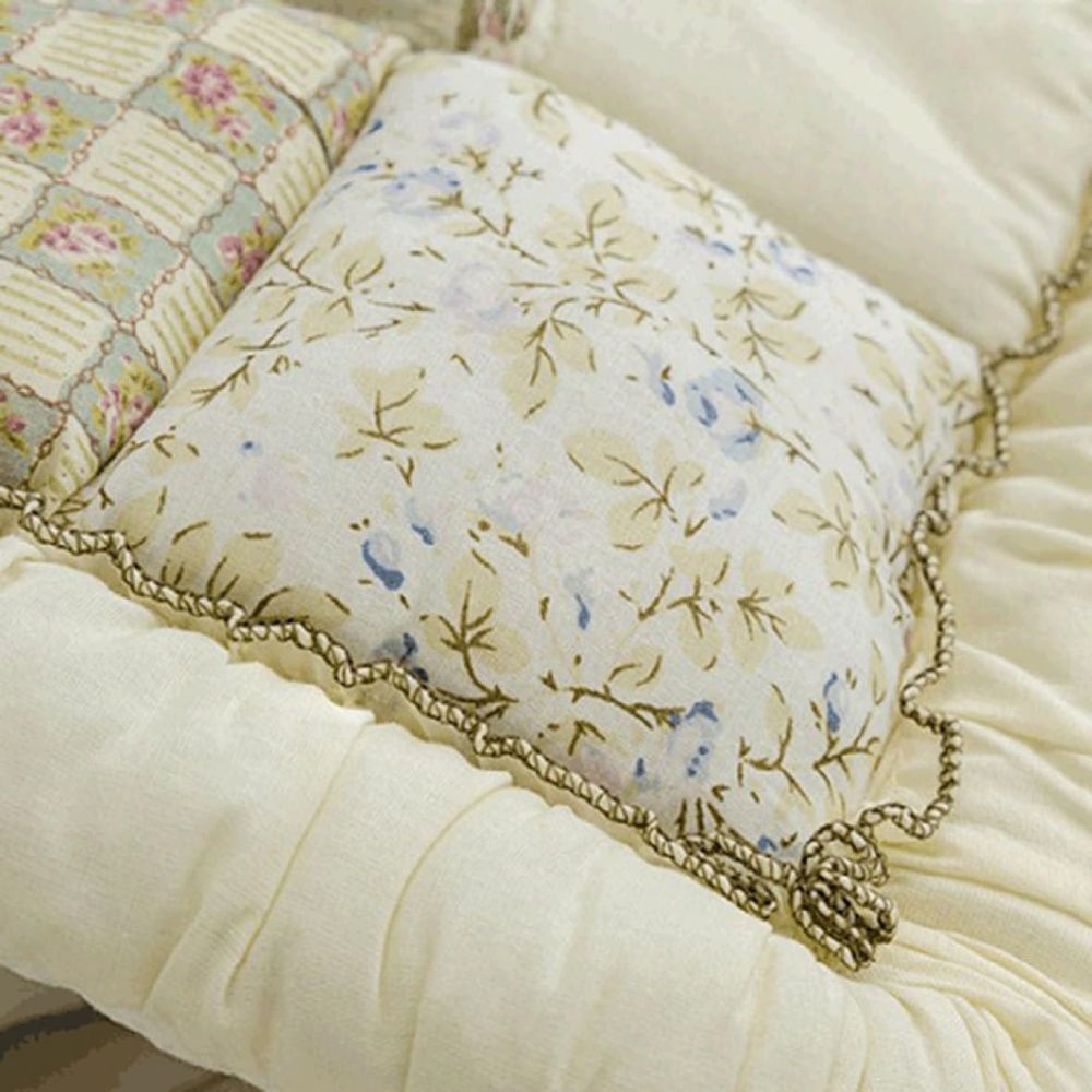 Sofaauflage gesteppt Blütenmuster