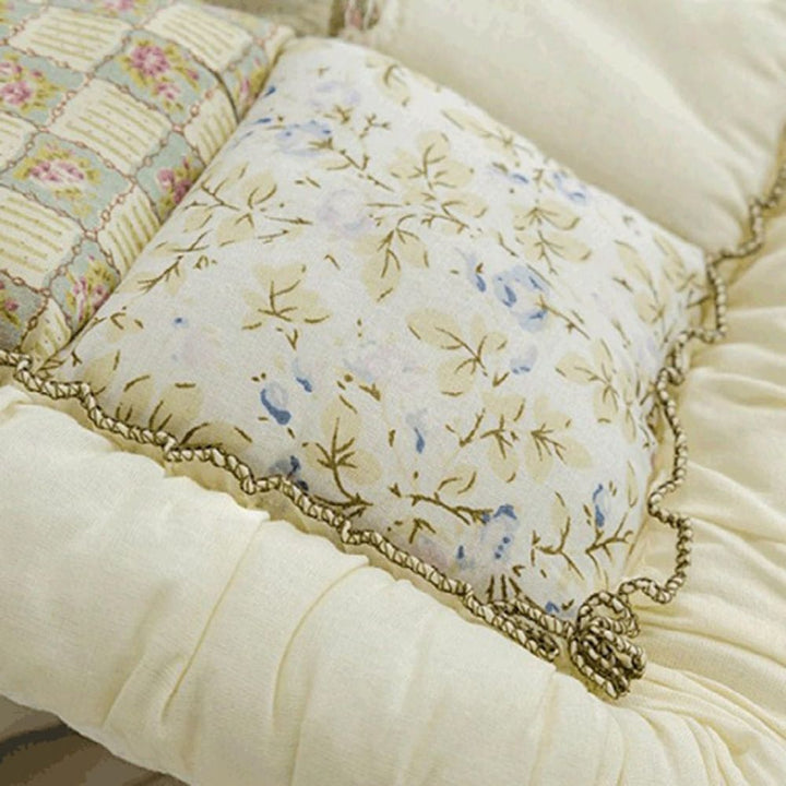 Sofaauflage gesteppt Blütenmuster