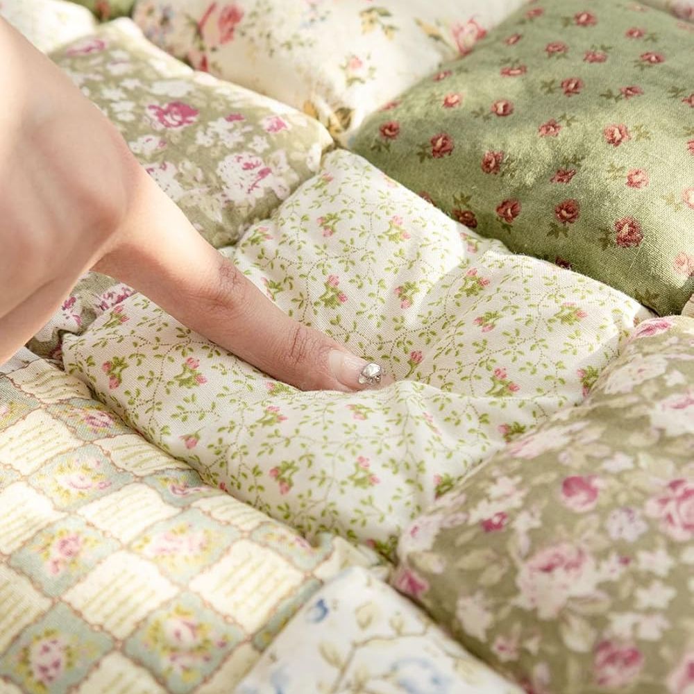 Sofaauflage gesteppt Blütenmuster