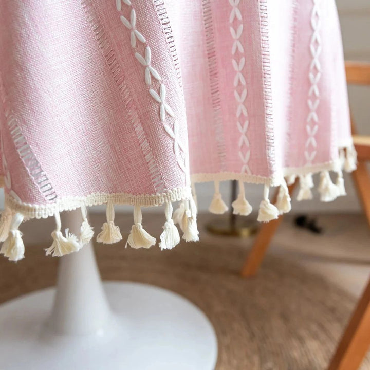 Tischdecke rund mit Blattstickerei