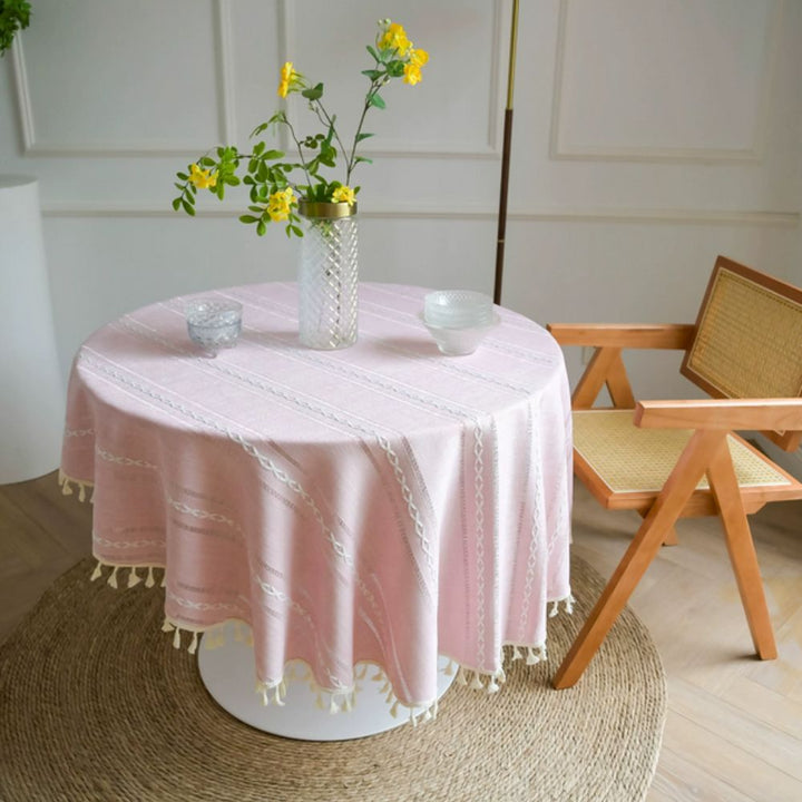 Tischdecke rund mit Blattstickerei