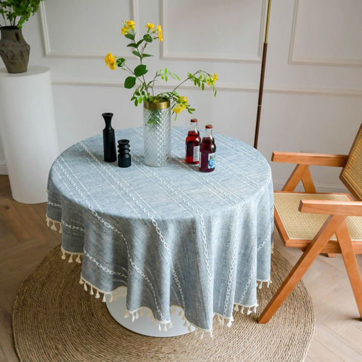 Tischdecke rund mit Blattstickerei