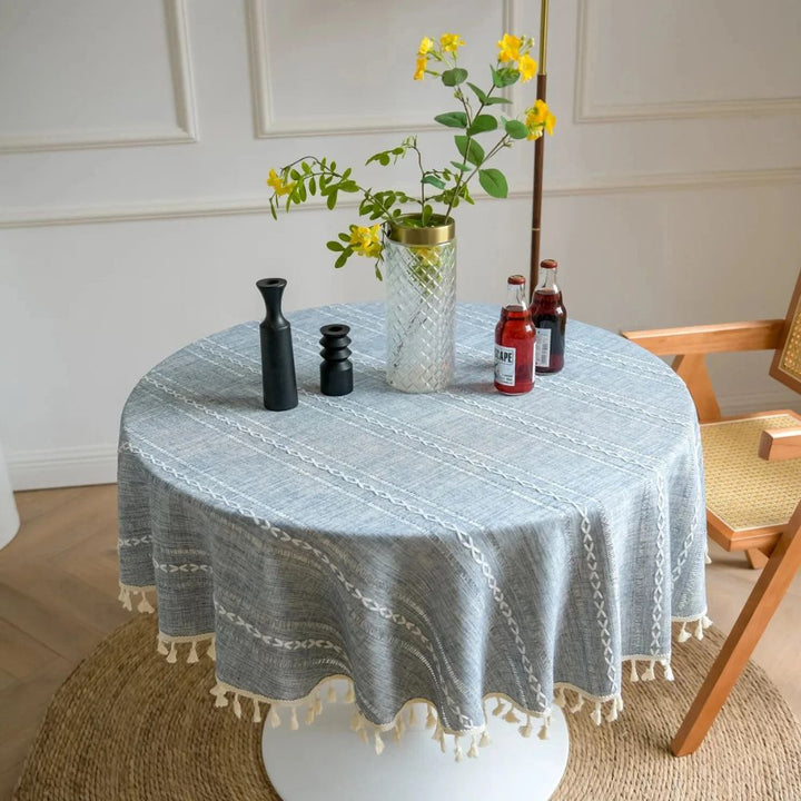 Tischdecke rund mit Blattstickerei
