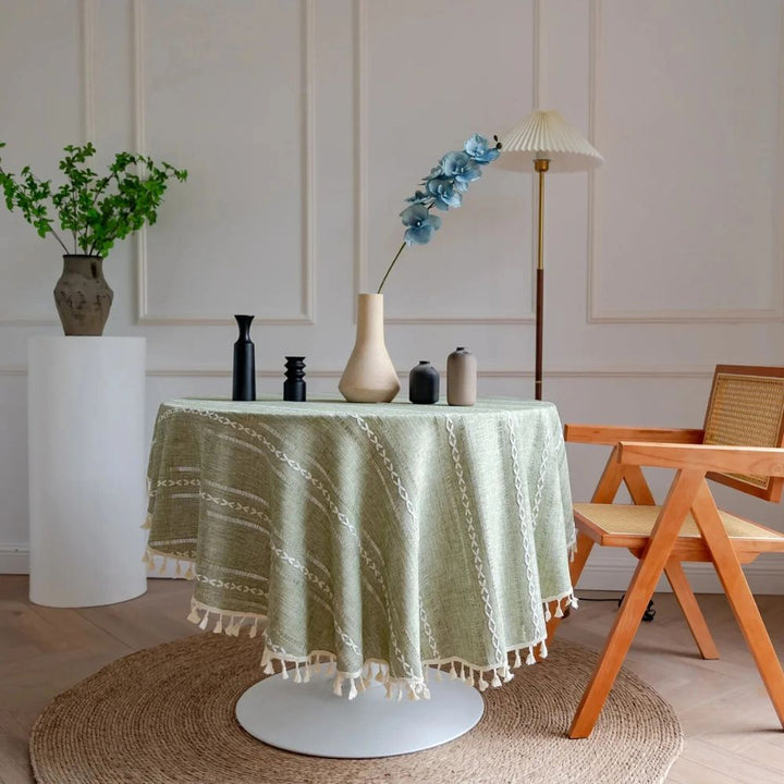 Tischdecke rund mit Blattstickerei