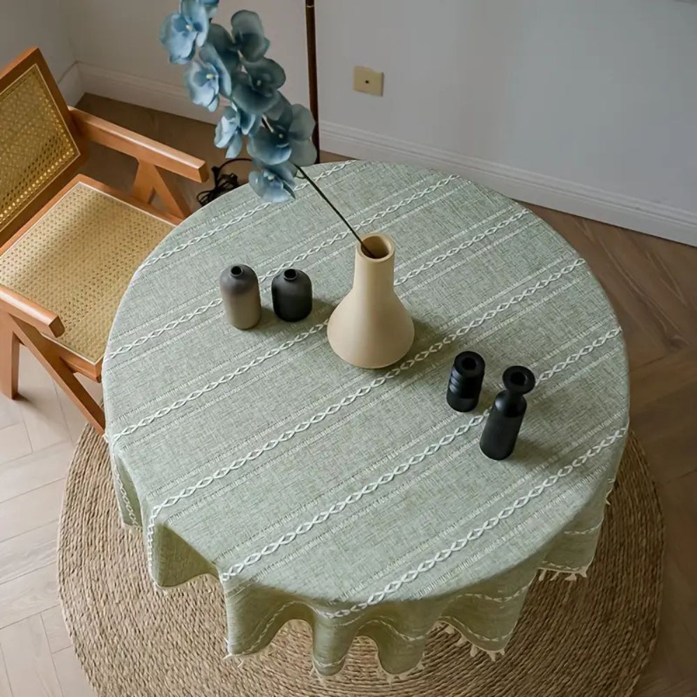 Tischdecke rund mit Blattstickerei