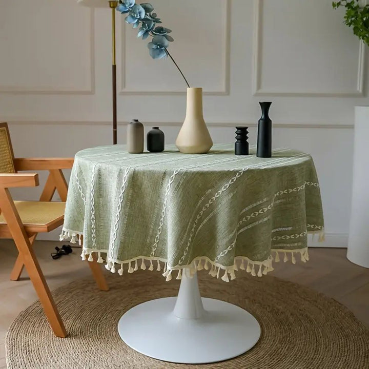 Tischdecke rund mit Blattstickerei