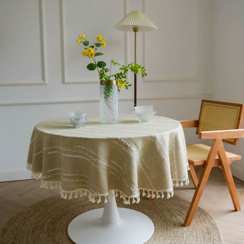 Tischdecke rund mit Blattstickerei