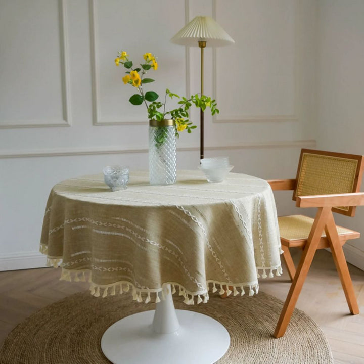 Tischdecke rund mit Blattstickerei