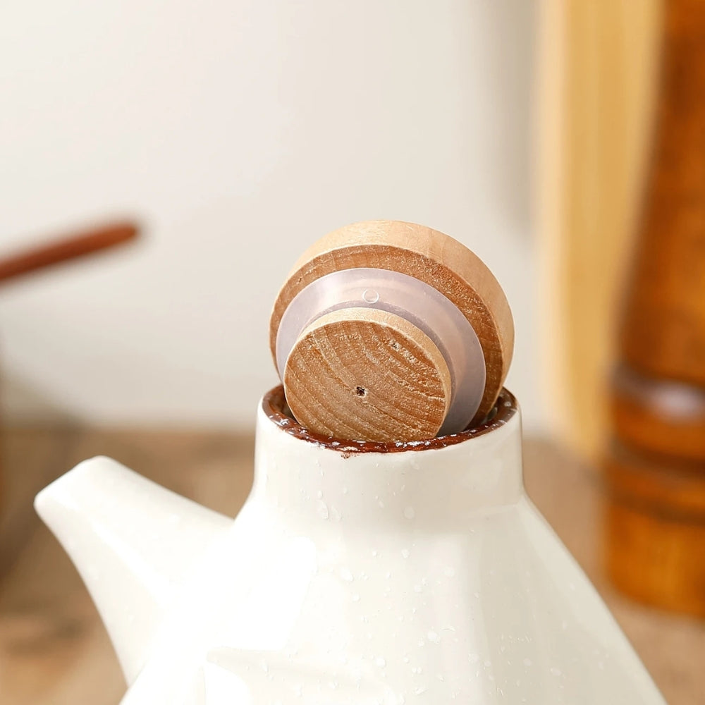 Öl- und Saucenflasche aus handbemalter Keramik