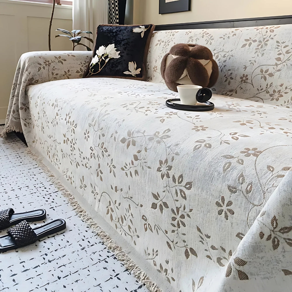 Sofaüberwurf mit Blumen im Vintage-Stil
