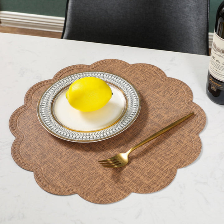 Set de table en similicuir à bord ondulé
