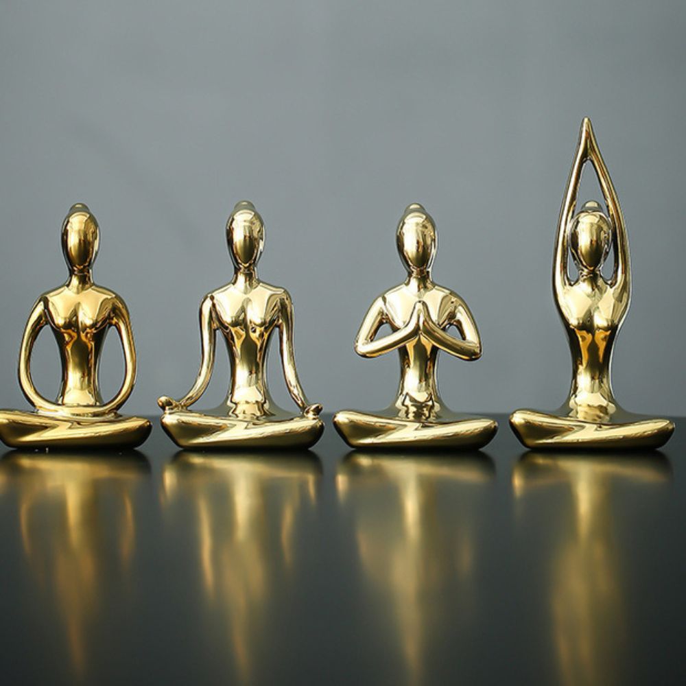 Skulptur aus Keramik – Frau in Meditation