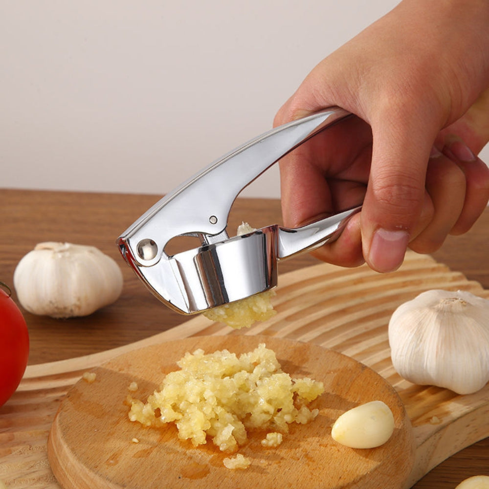 Knoblauchpresse aus Edelstahl mit konturiertem Griff