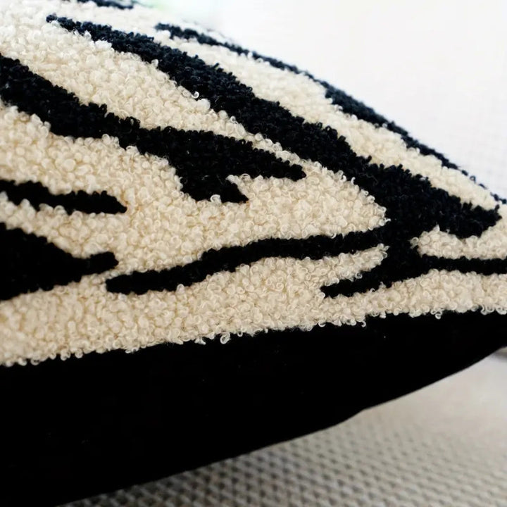 Housse de coussin à rayures brodées et tissées