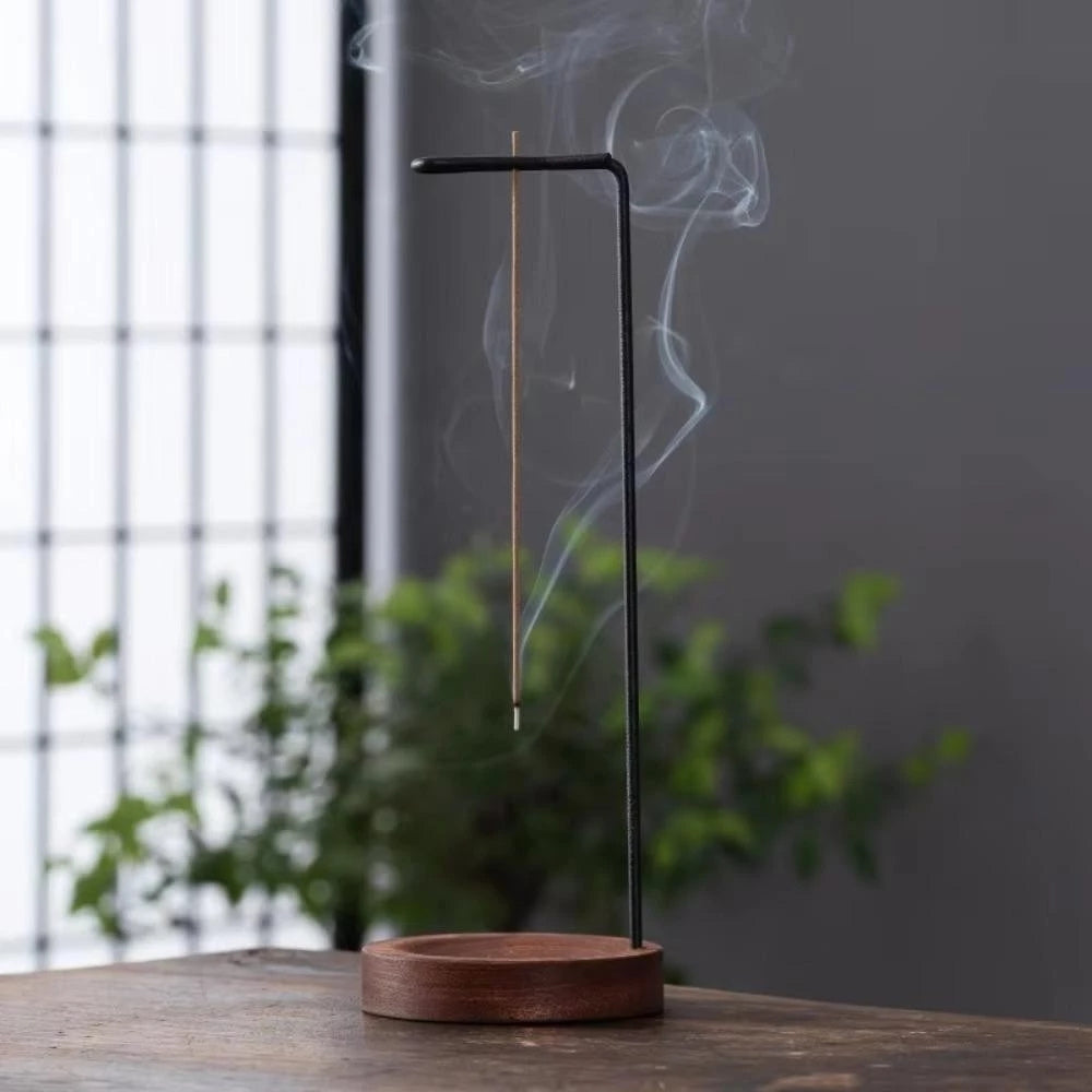Räucherstäbchenhalter aus Holz mit Metallelement