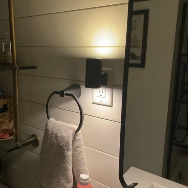 Veilleuse LED dans une salle de bains