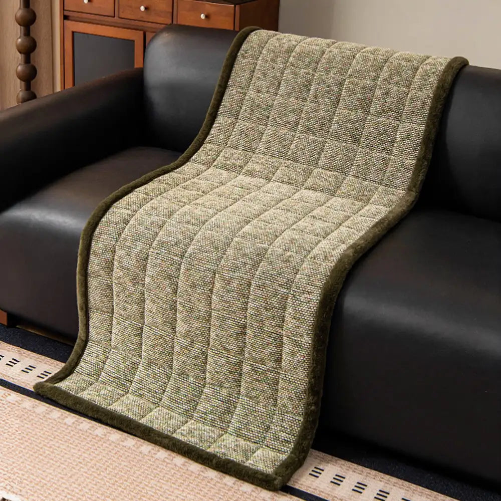 Gesteppter Chenille-Sofabezug mit Fransenkanten